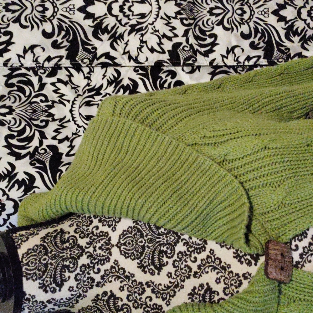 Green sweater Medium(12/14) - Picture 3 of 7